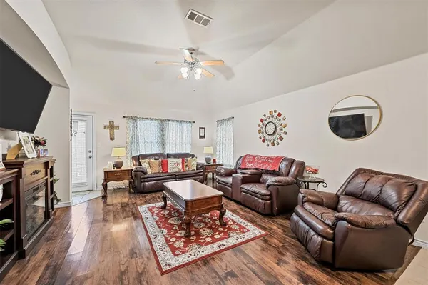 $2,650 | 3505 Versante Drive, Bedford, TX 76021