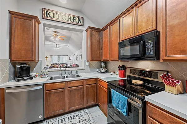 $2,650 | 3505 Versante Drive, Bedford, TX 76021