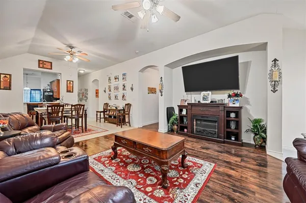 $2,650 | 3505 Versante Drive, Bedford, TX 76021