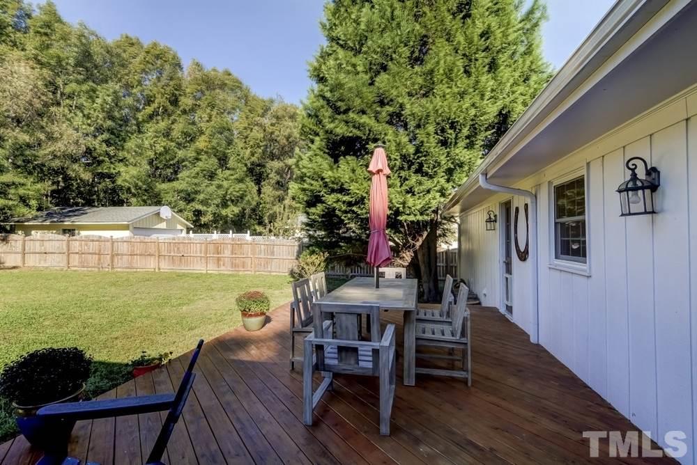 3005 Old Orchard Road Raleigh, NC 27607 - Photo 17 of 21 a balcony with table and chairs