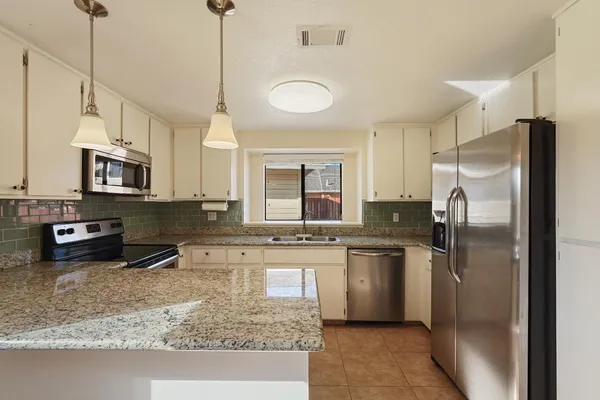 $349,000 | 1927 South Mills Avenue, Unit 3, Lodi, CA 95242