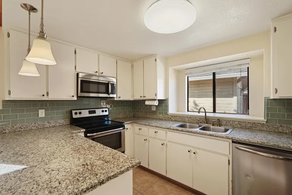 $349,000 | 1927 South Mills Avenue, Unit 3, Lodi, CA 95242