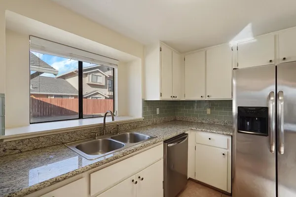 $349,000 | 1927 South Mills Avenue, Unit 3, Lodi, CA 95242