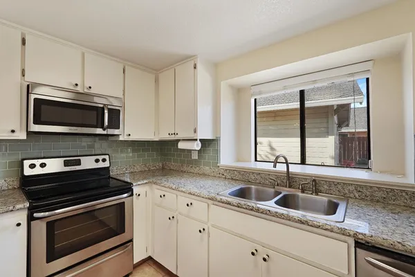 $349,000 | 1927 South Mills Avenue, Unit 3, Lodi, CA 95242