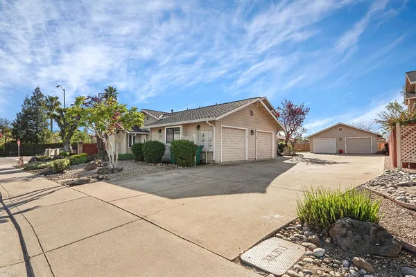 $349,000 | 1927 South Mills Avenue, Unit 3, Lodi, CA 95242