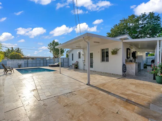 a view of entryway with kitchen