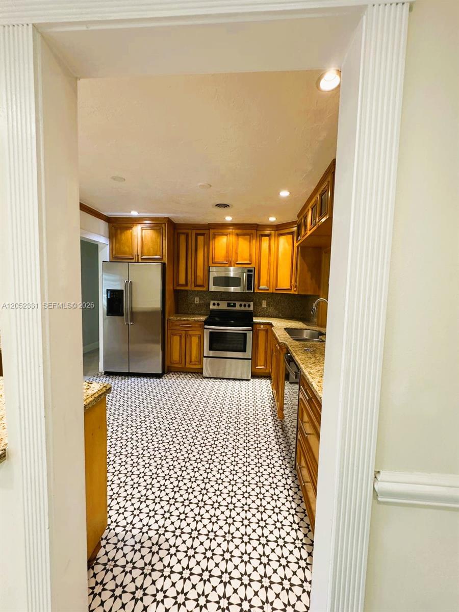 8870 Southwest 86th Street Miami, FL 33173 - Photo 20 of 44