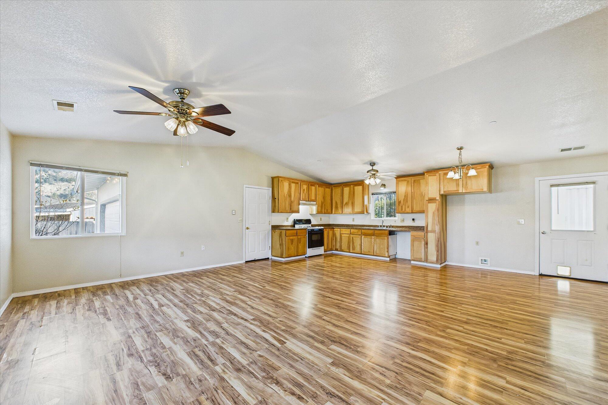 230 Smither Court Rio Dell, CA 95562 - Photo 9 of 37