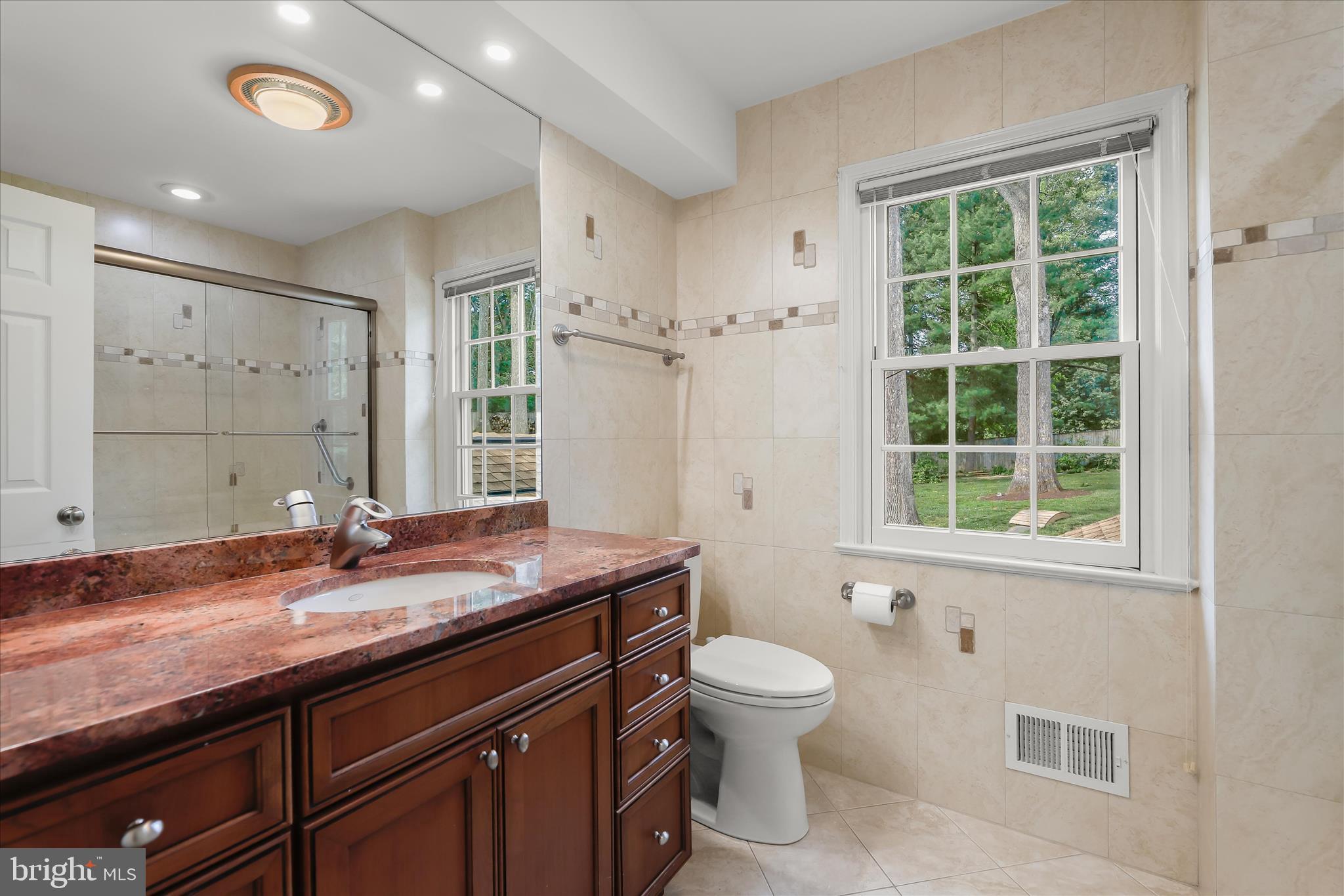 13121 Brandon Way Road Darnestown, MD 20878 - Photo 30 of 56 Hall bathroom
