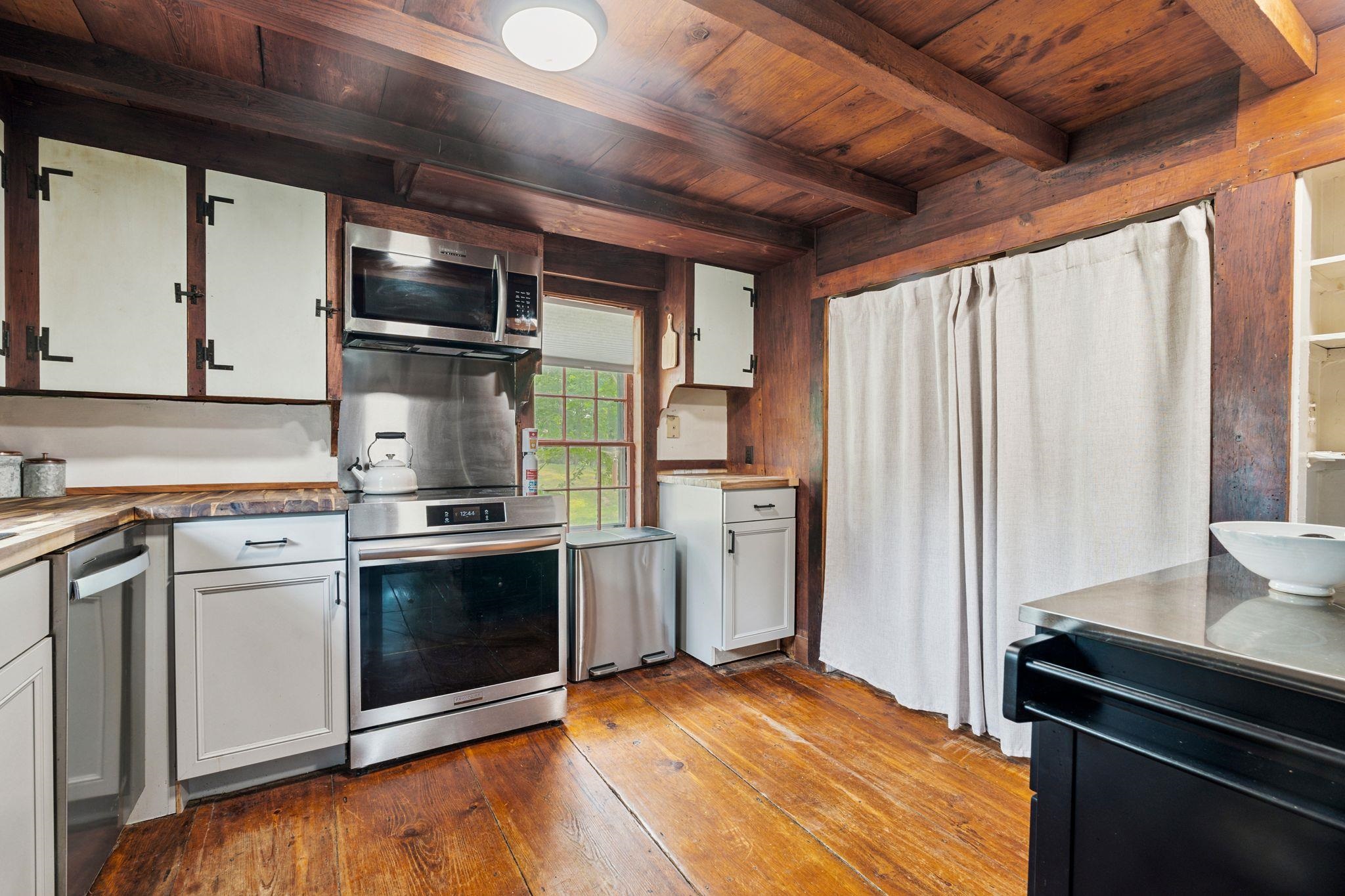 19 Shaws Hill Road Exeter, NH 03833 - Photo 9 of 46