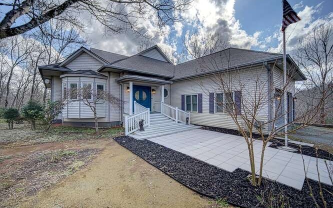 377 Ridge Lane Murphy, NC 28906 - Photo 1 of 4 Main View