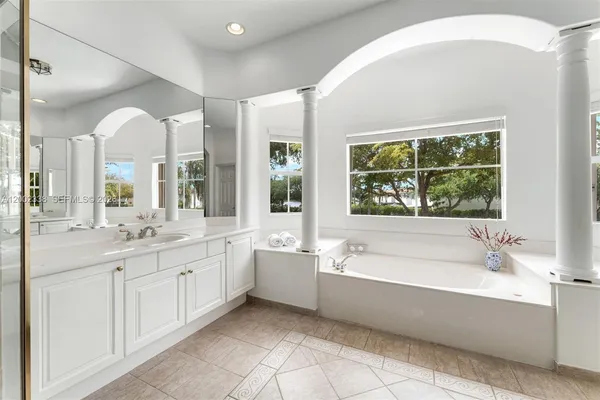$1,890,000 | 6914 Northwest 113th Place, Doral, FL 33178
