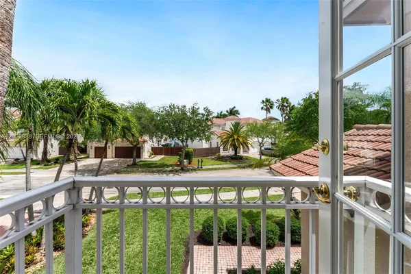 $1,890,000 | 6914 Northwest 113th Place, Doral, FL 33178