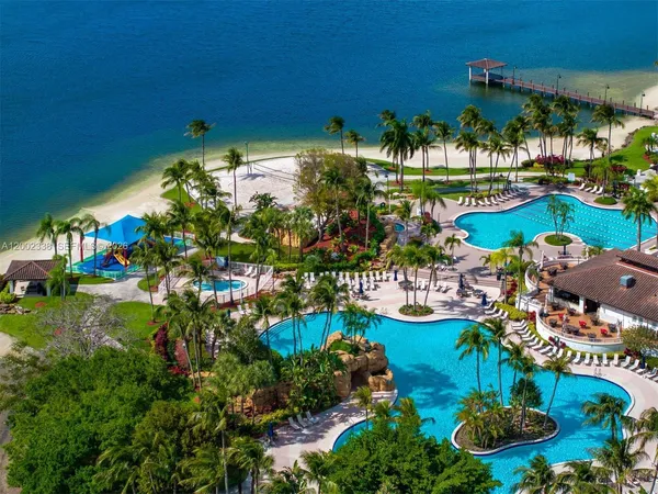 $1,890,000 | 6914 Northwest 113th Place, Doral, FL 33178