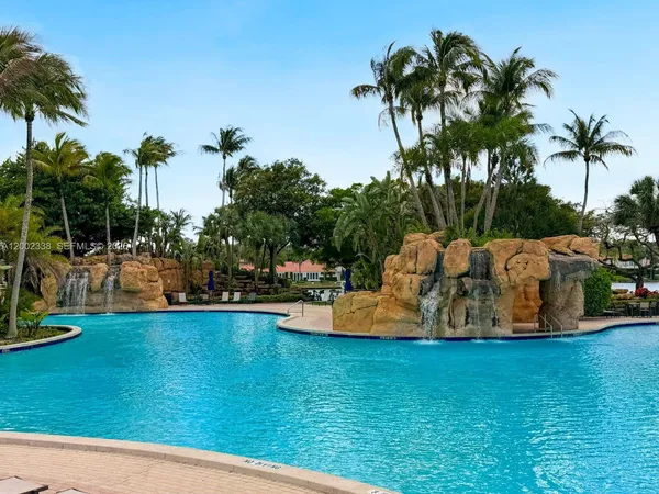 $1,890,000 | 6914 Northwest 113th Place, Doral, FL 33178