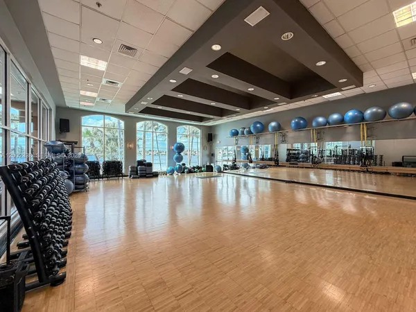 $1,890,000 | 6914 Northwest 113th Place, Doral, FL 33178