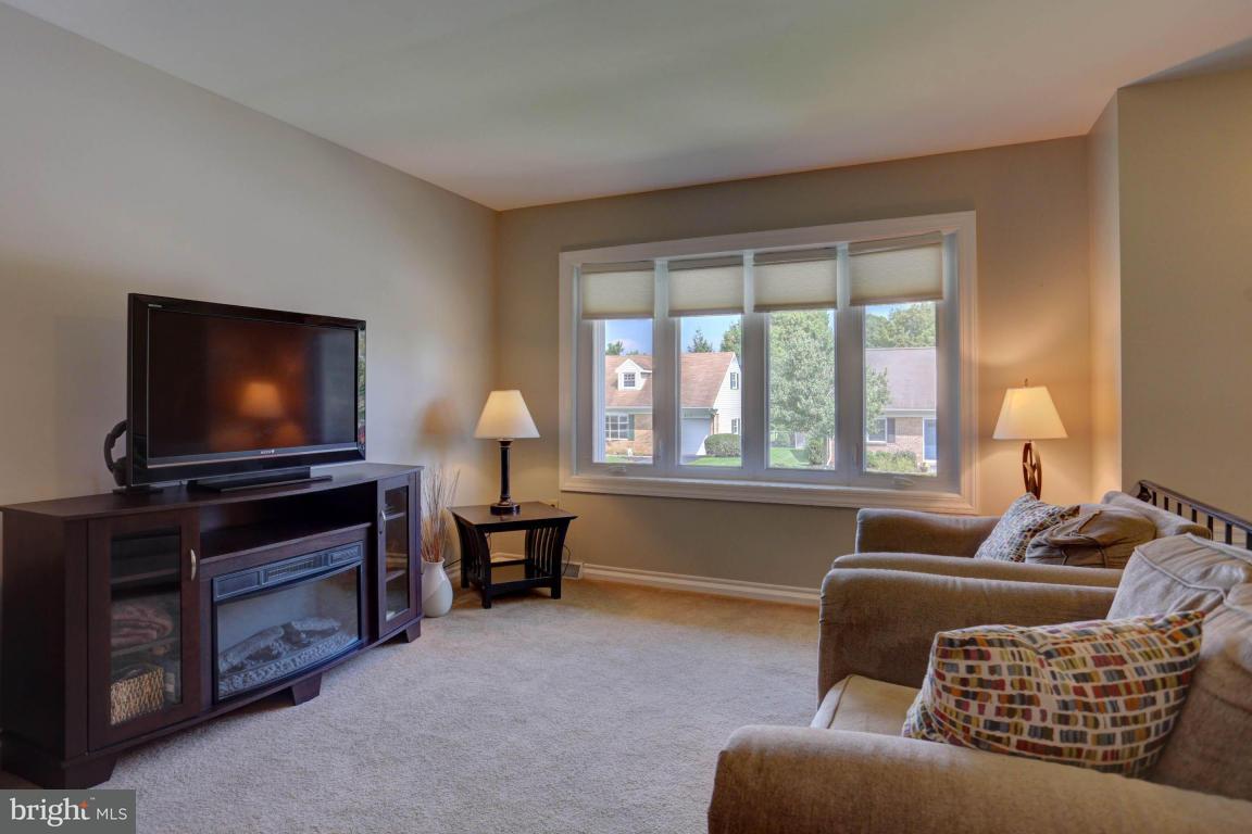 524 Hummingbird Drive Lititz, PA 17543 - Photo 3 of 35