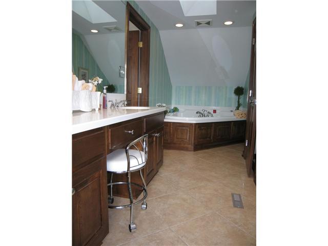 2401 Buckley Road Columbus, OH 43220 - Photo 13 of 25