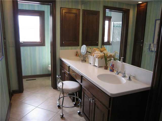 2401 Buckley Road Columbus, OH 43220 - Photo 14 of 25