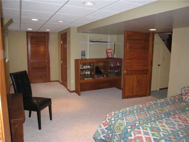 2401 Buckley Road Columbus, OH 43220 - Photo 21 of 25