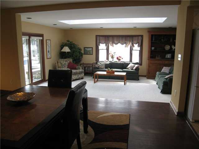 2401 Buckley Road Columbus, OH 43220 - Photo 4 of 25