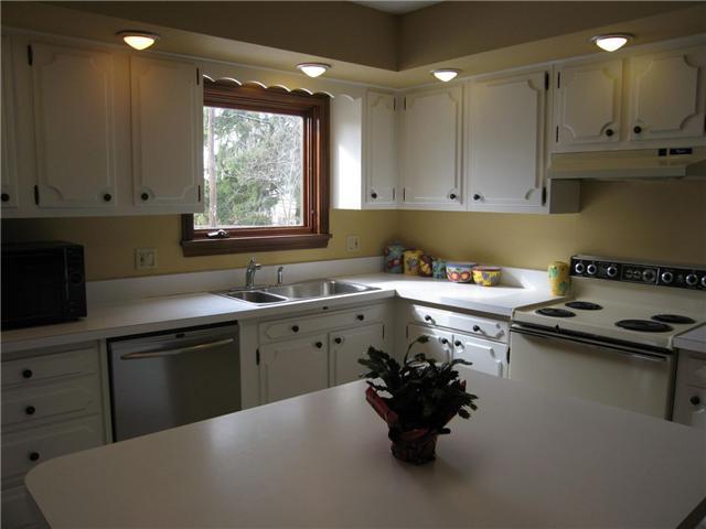 2401 Buckley Road Columbus, OH 43220 - Photo 5 of 25