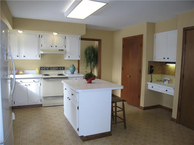 2401 Buckley Road Columbus, OH 43220 - Photo 6 of 25