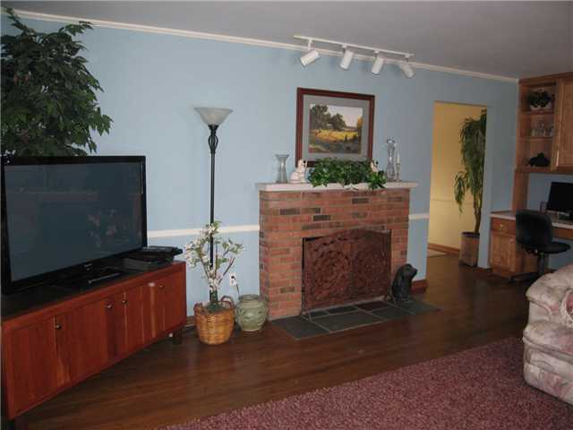 2401 Buckley Road Columbus, OH 43220 - Photo 8 of 25