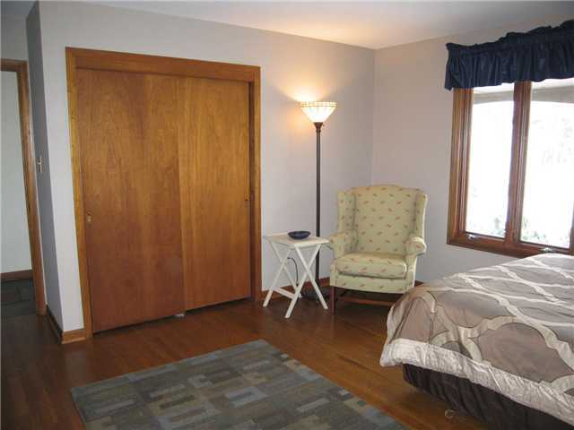 2401 Buckley Road Columbus, OH 43220 - Photo 10 of 25