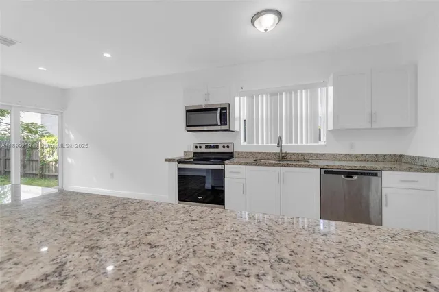 $3,900 | 2176 Northwest 64th Street, Unit 2176, Miami, FL 33147