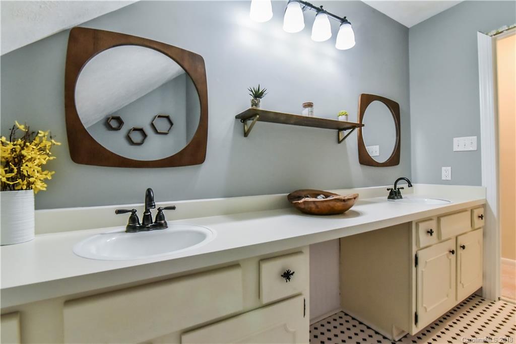 77 Maple Forest Road Fairview, NC 28730 - Photo 32 of 35 Gallery Image 32