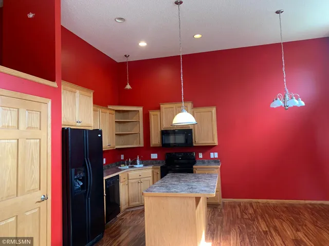 $2,450 | 3125 Legacy Lane, Woodbury, MN 55129