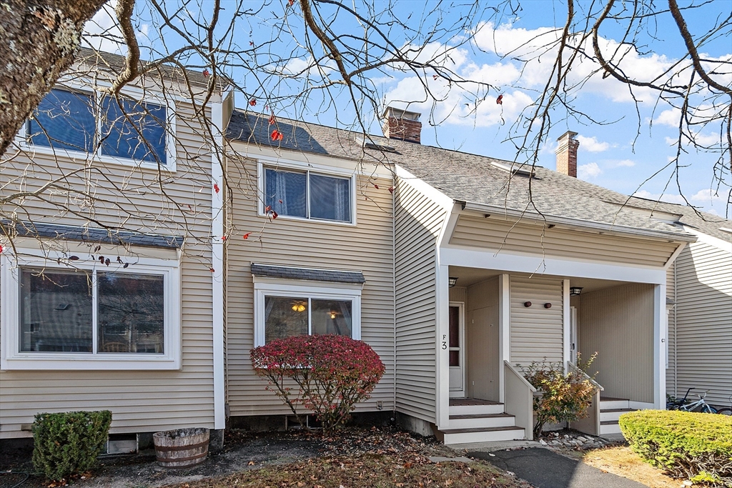 168 Ayer Road, Unit F3 Shirley, MA 01464 - Photo 4 of 36 a front view of a house with garden