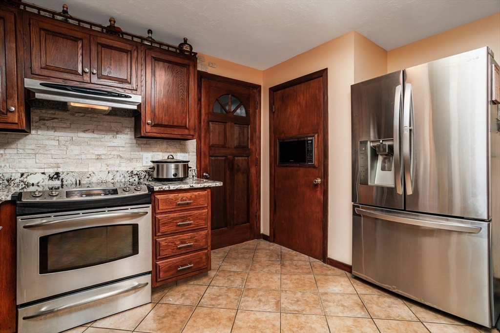 54 Lancaster Road Clinton, MA 01510 - Photo 5 of 38 Gallery Image 5