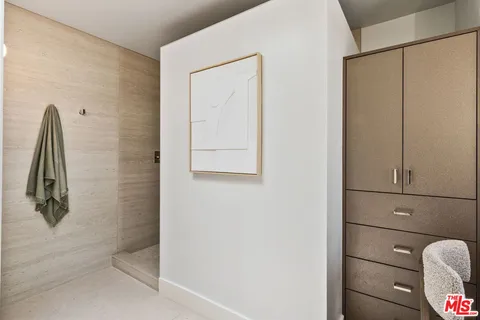 $4,998,000 | 2380 Venus Drive, Los Angeles, CA 90046