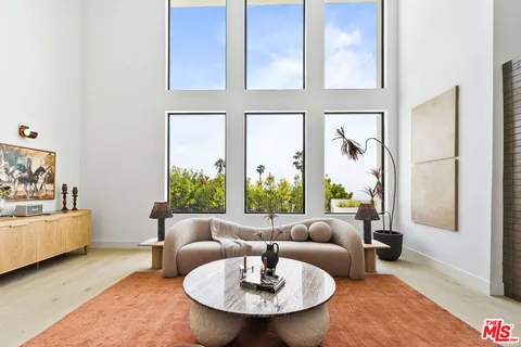 $4,998,000 | 2380 Venus Drive, Los Angeles, CA 90046