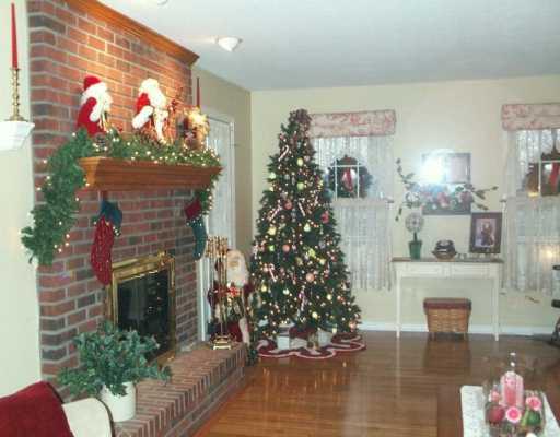 280 Kozy Corner Road Valencia, PA 16059 - Photo 2 of 8 Living Room.