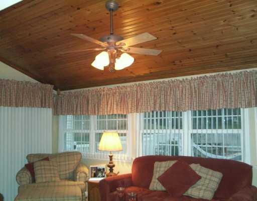 280 Kozy Corner Road Valencia, PA 16059 - Photo 4 of 8 Den/Family/Great Room.