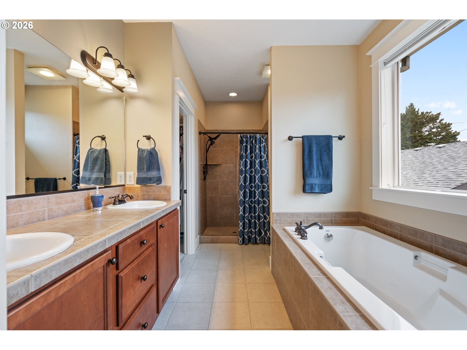 5727 Northeast Tillamook Street Portland, OR 97213 - Photo 23 of 40 Bathroom, Attached