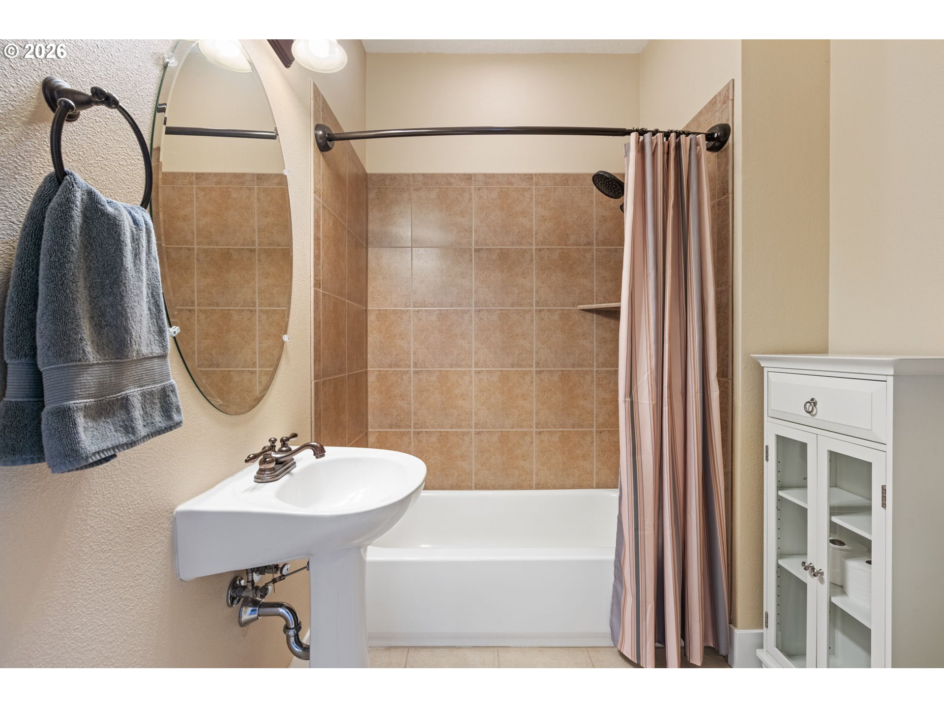 5727 Northeast Tillamook Street Portland, OR 97213 - Photo 28 of 40 Bathroom