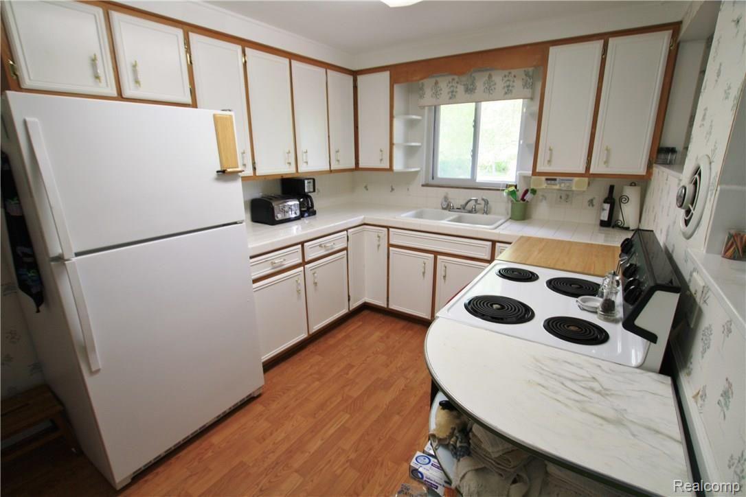9236 Fenton Road Grand Blanc, MI 48439 - Photo 11 of 22 FentonRd 018.JPG
