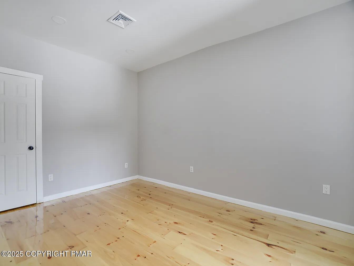 314 Main Street, Unit 2 Stroudsburg, PA 18360 - Photo 7 of 13 IMG_9450