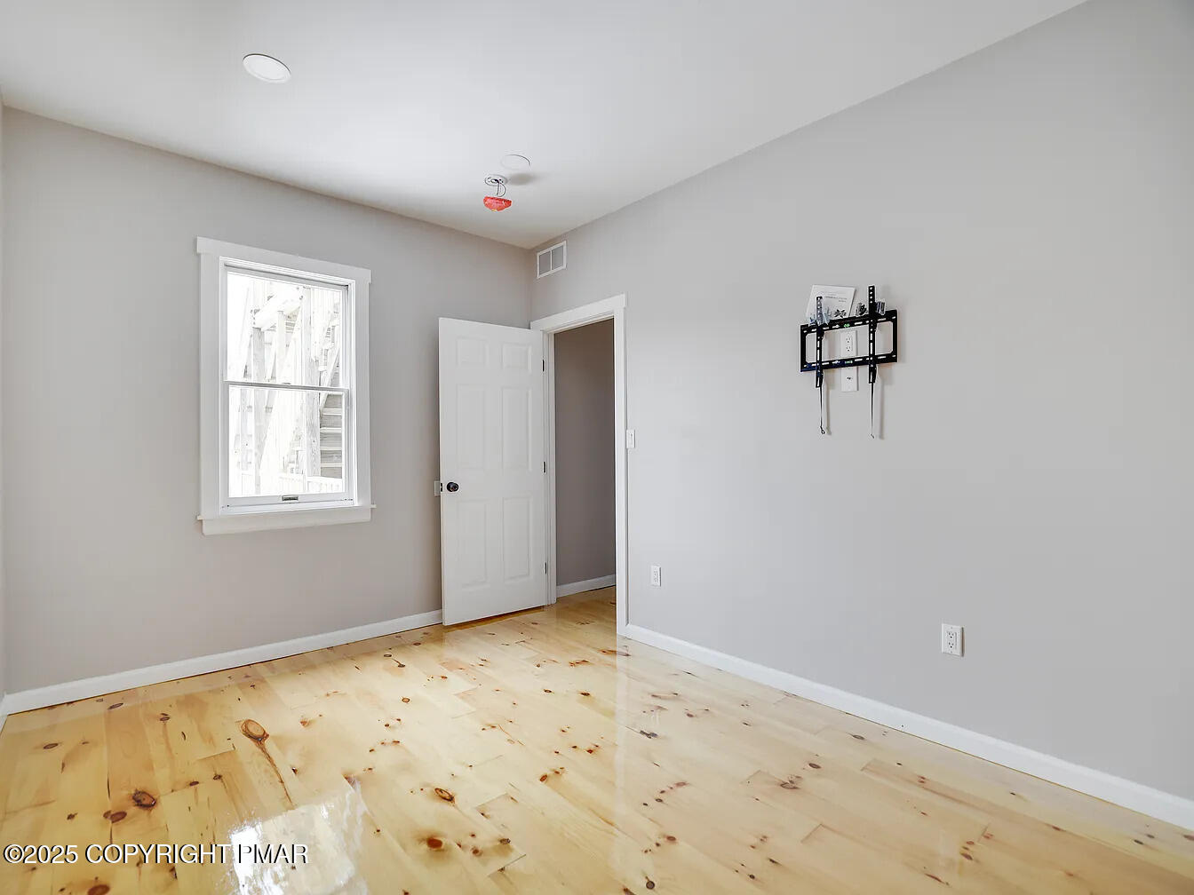 314 Main Street, Unit 2 Stroudsburg, PA 18360 - Photo 8 of 13 IMG_9451