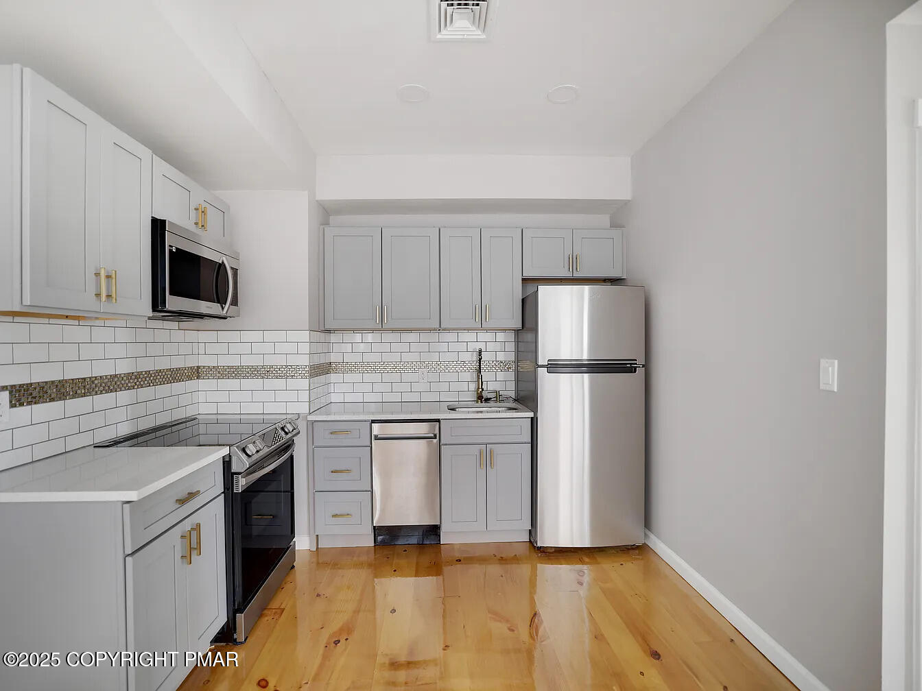 314 Main Street, Unit 2 Stroudsburg, PA 18360 - Photo 9 of 13 IMG_9452