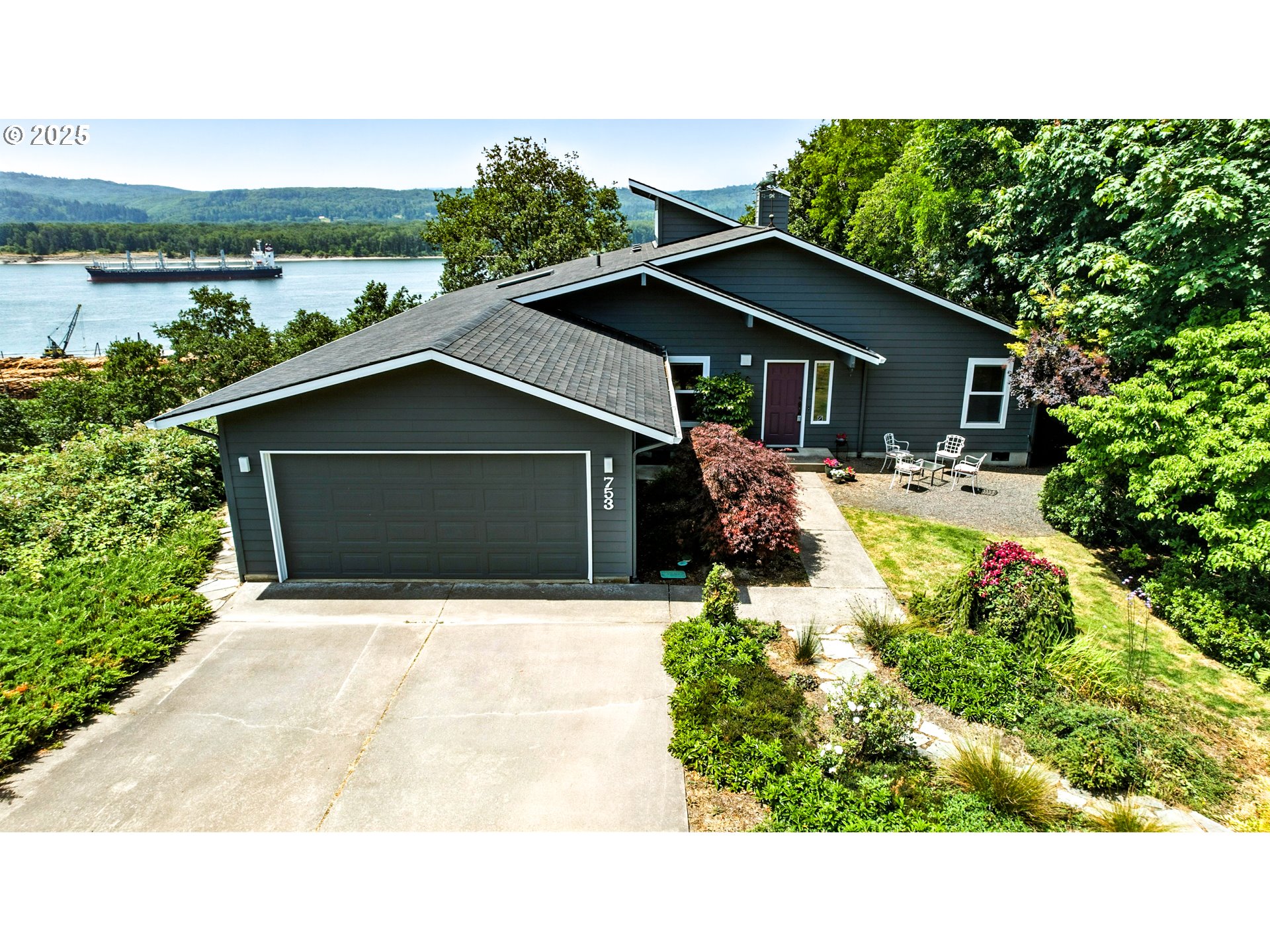 a house view with a outdoor space