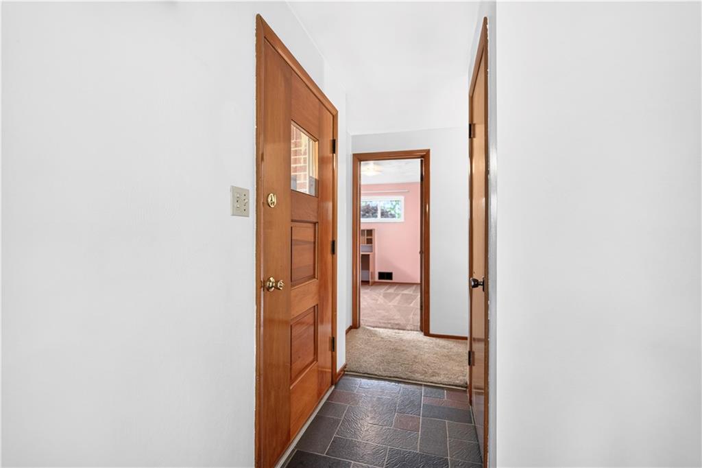 27 Barnhart Road Greensburg, PA 15601 - Photo 5 of 47