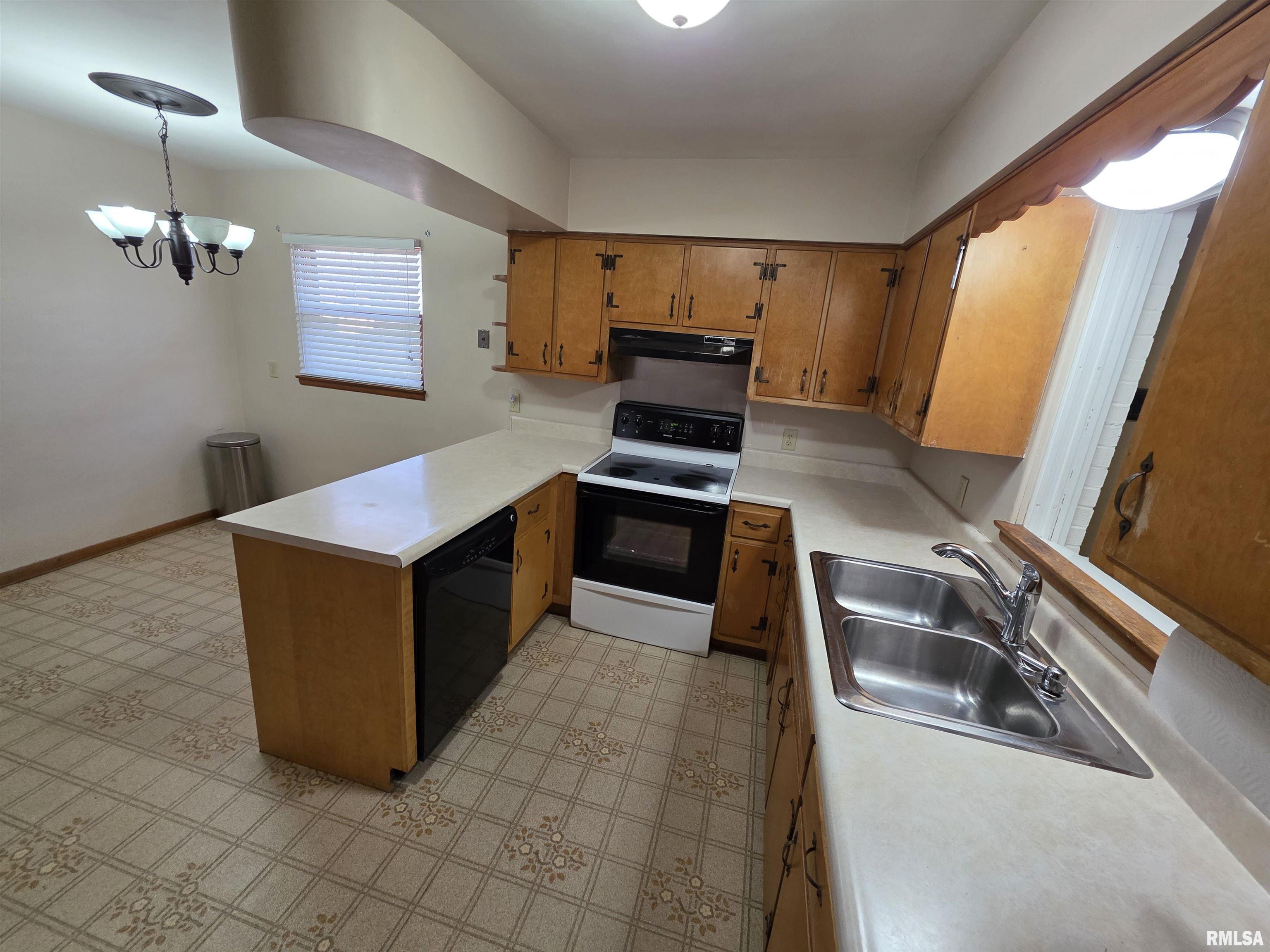 24 Wenzel Lane Springfield, IL 62702 - Photo 11 of 32