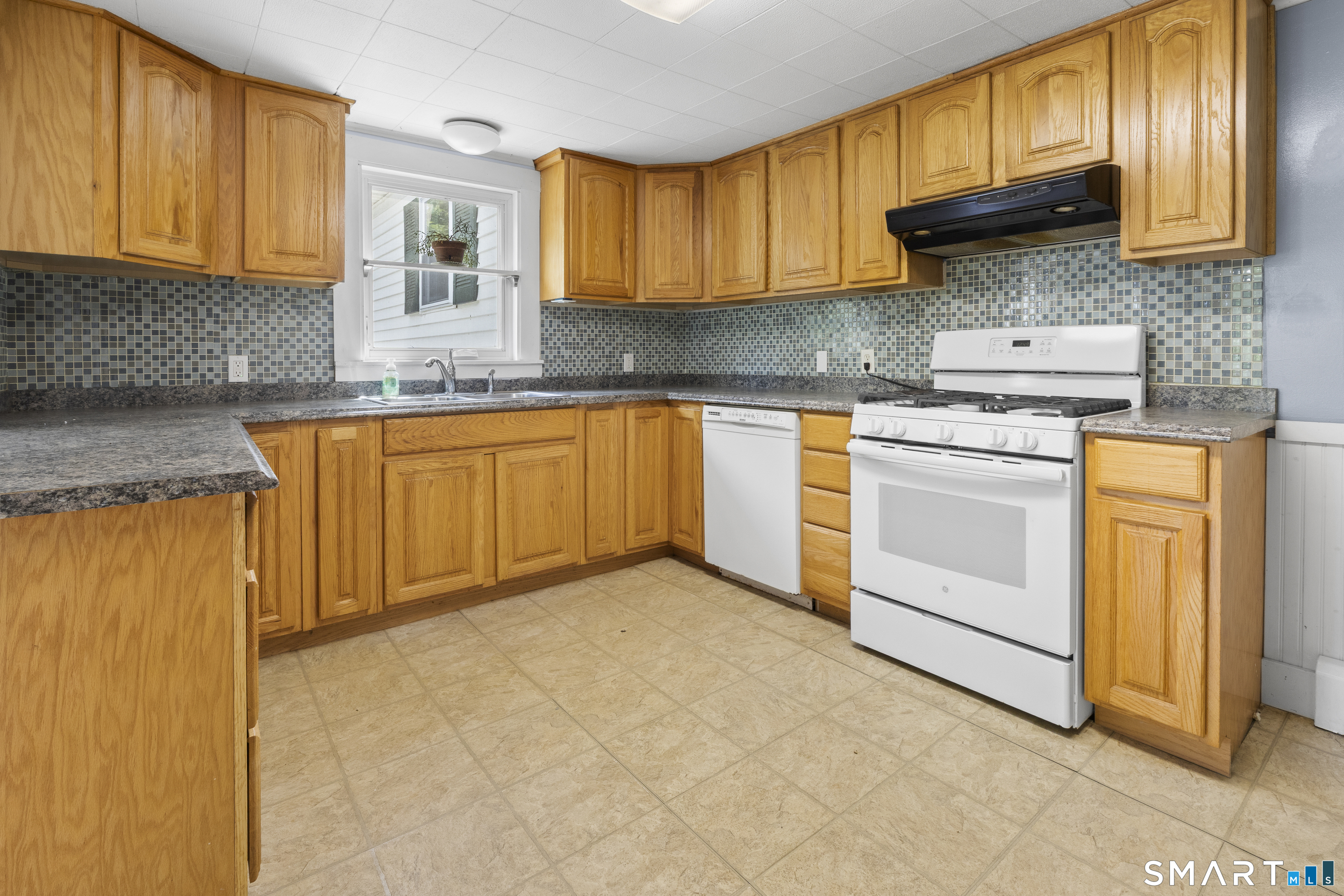 201 Main Street Hampton, CT 06247 - Photo 7 of 24 Gallery Image 7