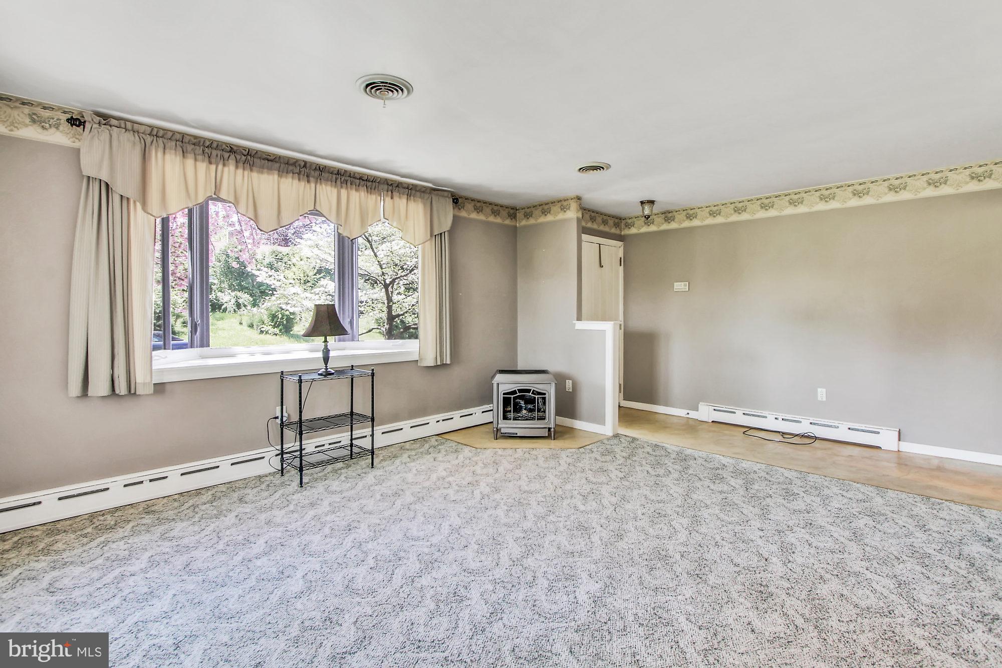 9 Beverly Avenue Reading, PA 19607 - Photo 3 of 23