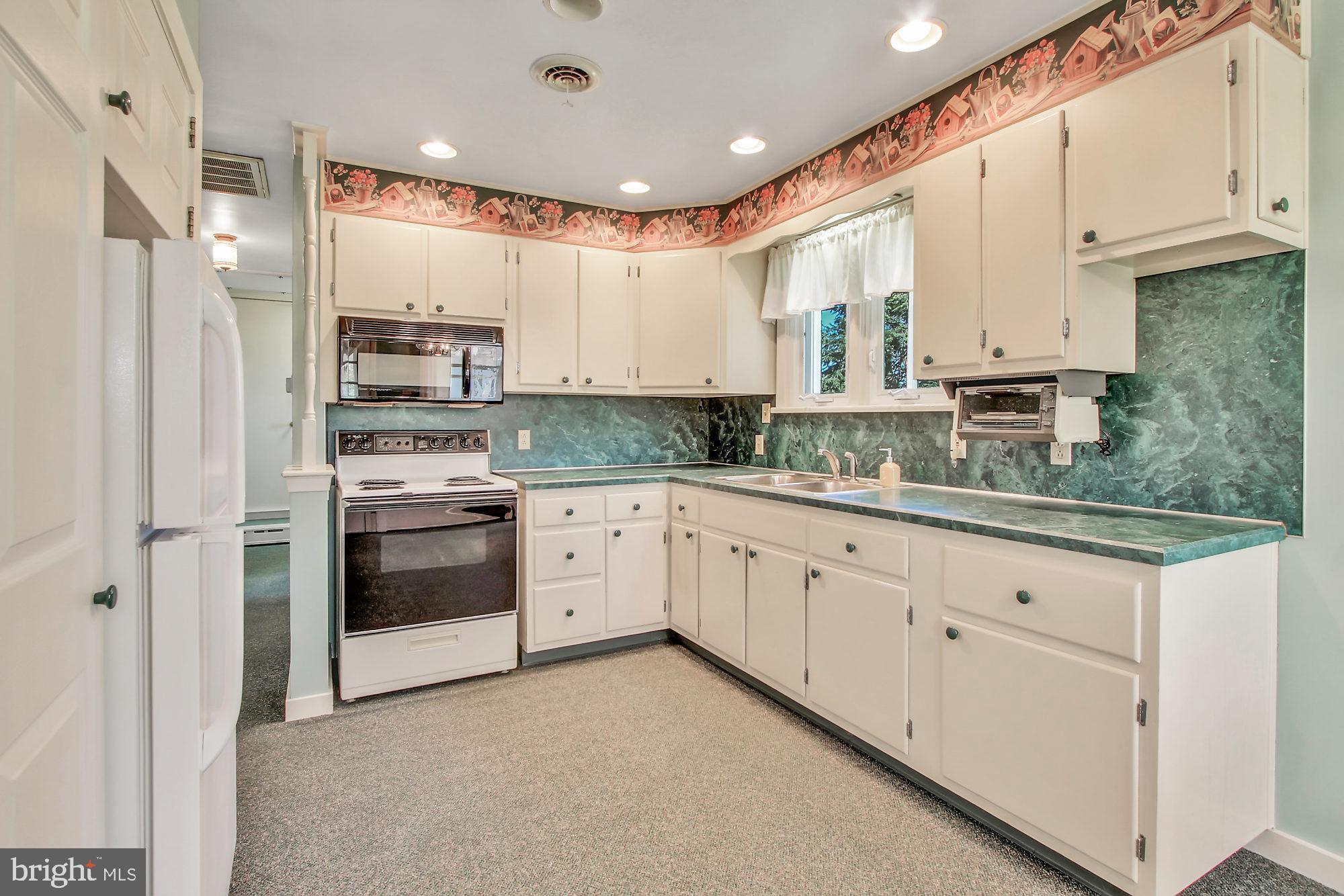 9 Beverly Avenue Reading, PA 19607 - Photo 5 of 23
